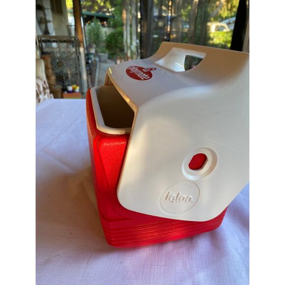 VTG Igloo Playmate Cooler red / white Lunch / 6 pack size USA Clean EUC - Picture 13 of 14